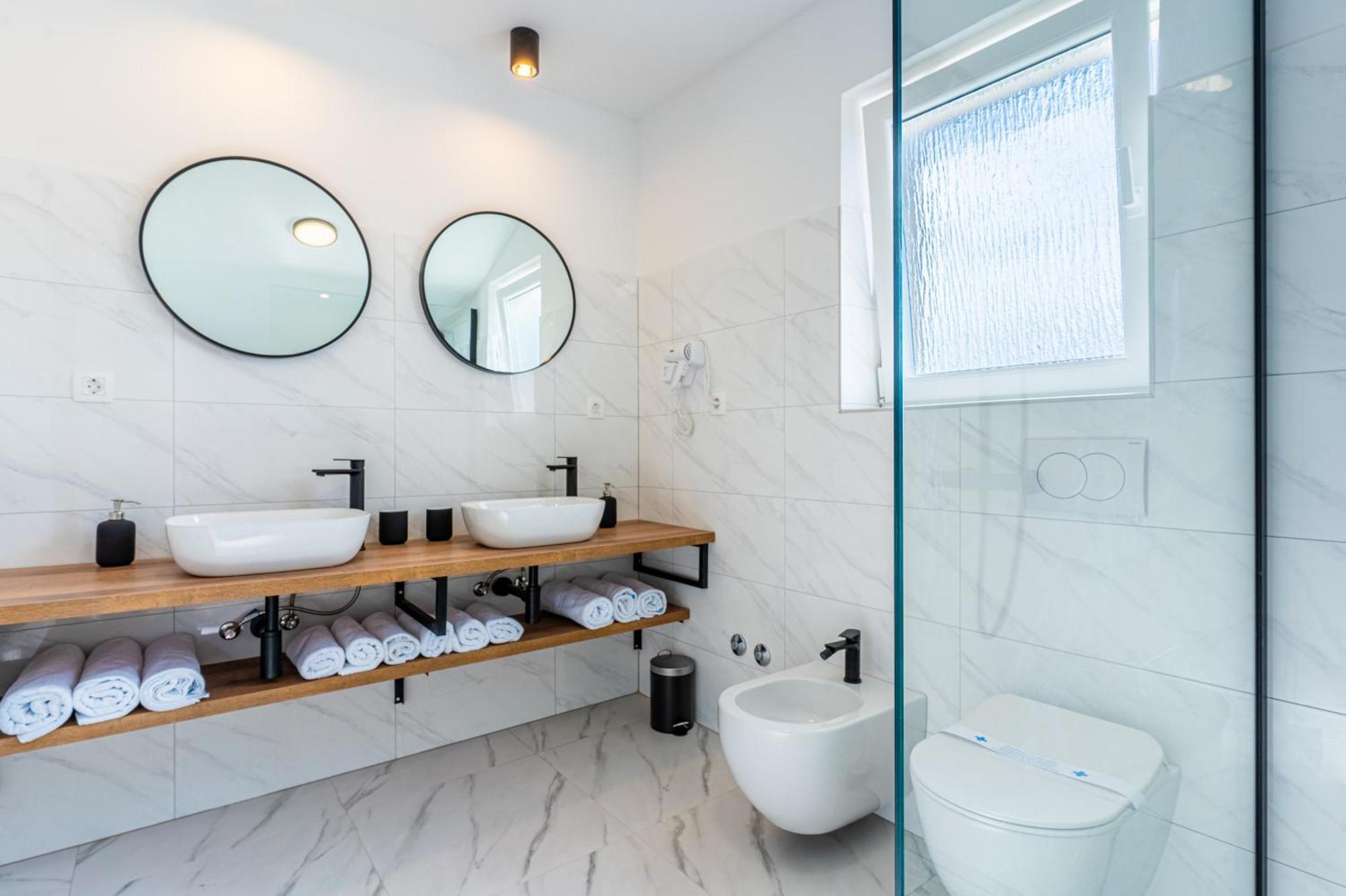 Apartments & Rooms Klemenc 茨雷斯 外观 照片