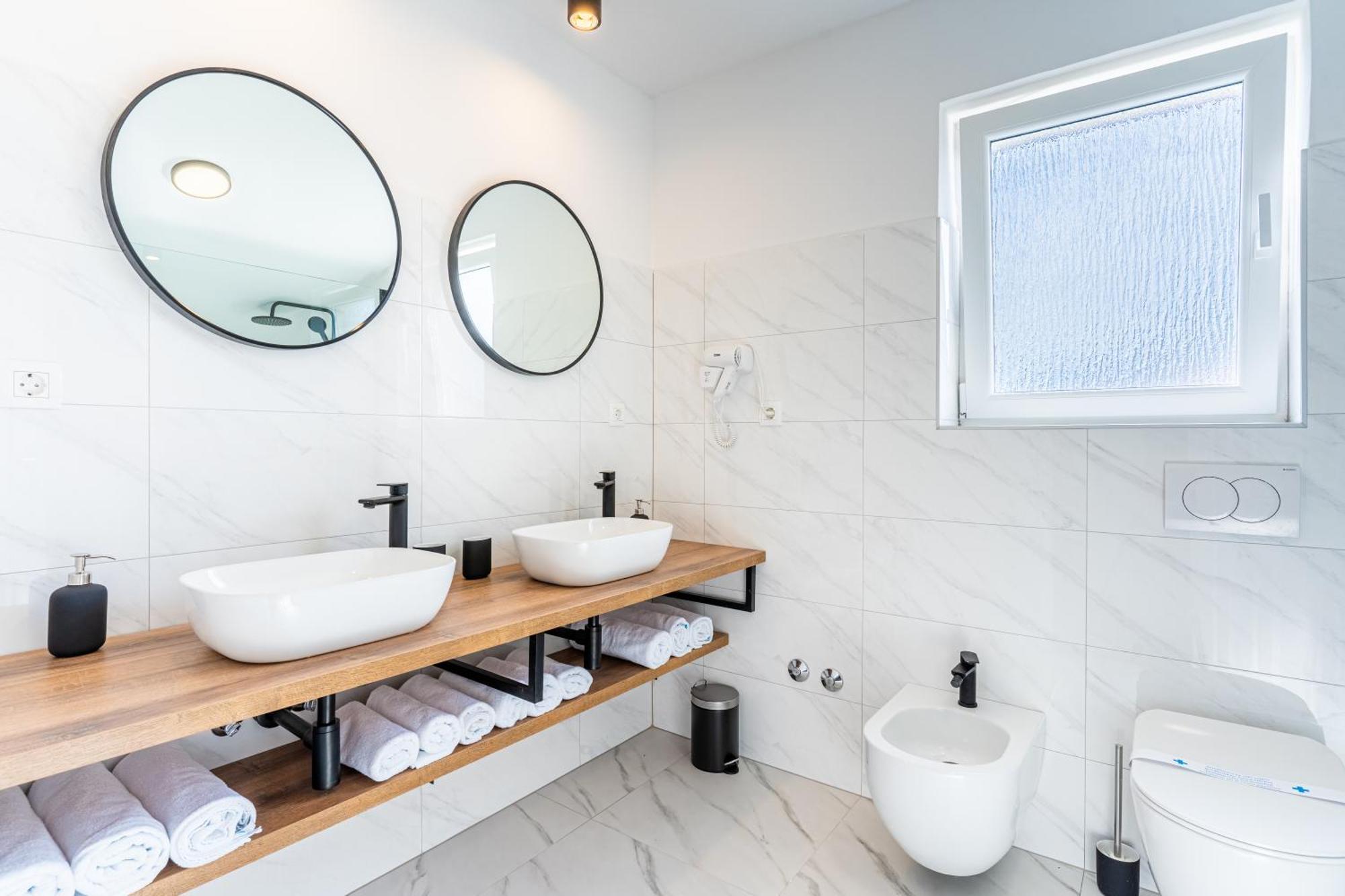 Apartments & Rooms Klemenc 茨雷斯 外观 照片